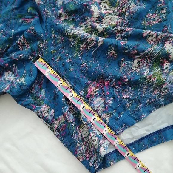 Lululemon Men's Pace Breaker Shorts 7" Blue Floral Size XL - Picture 11 of 16